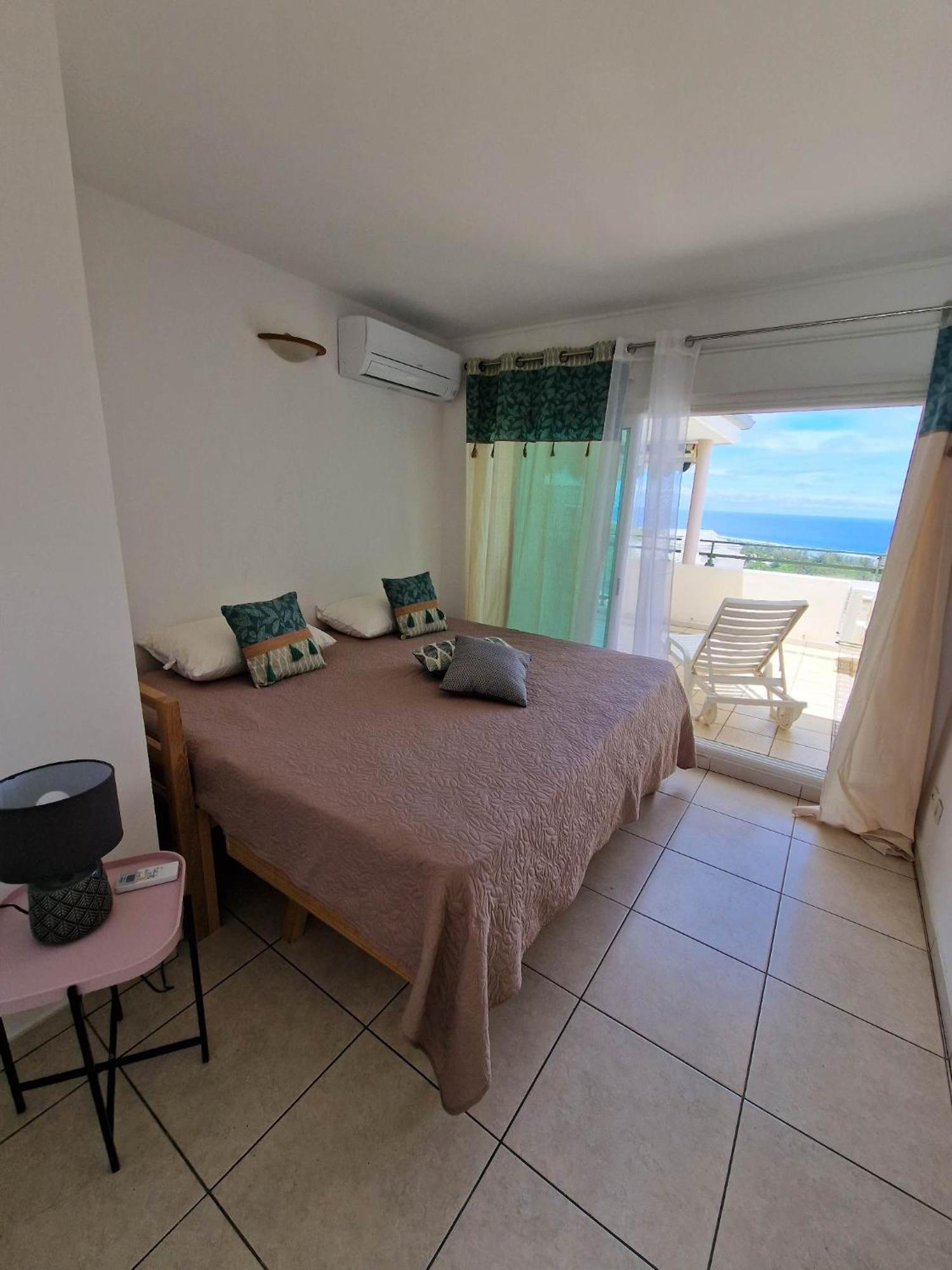 Appartement Villa Sur Le Toit, Vue Mer Saint-Gilles Les Bains Extérieur photo