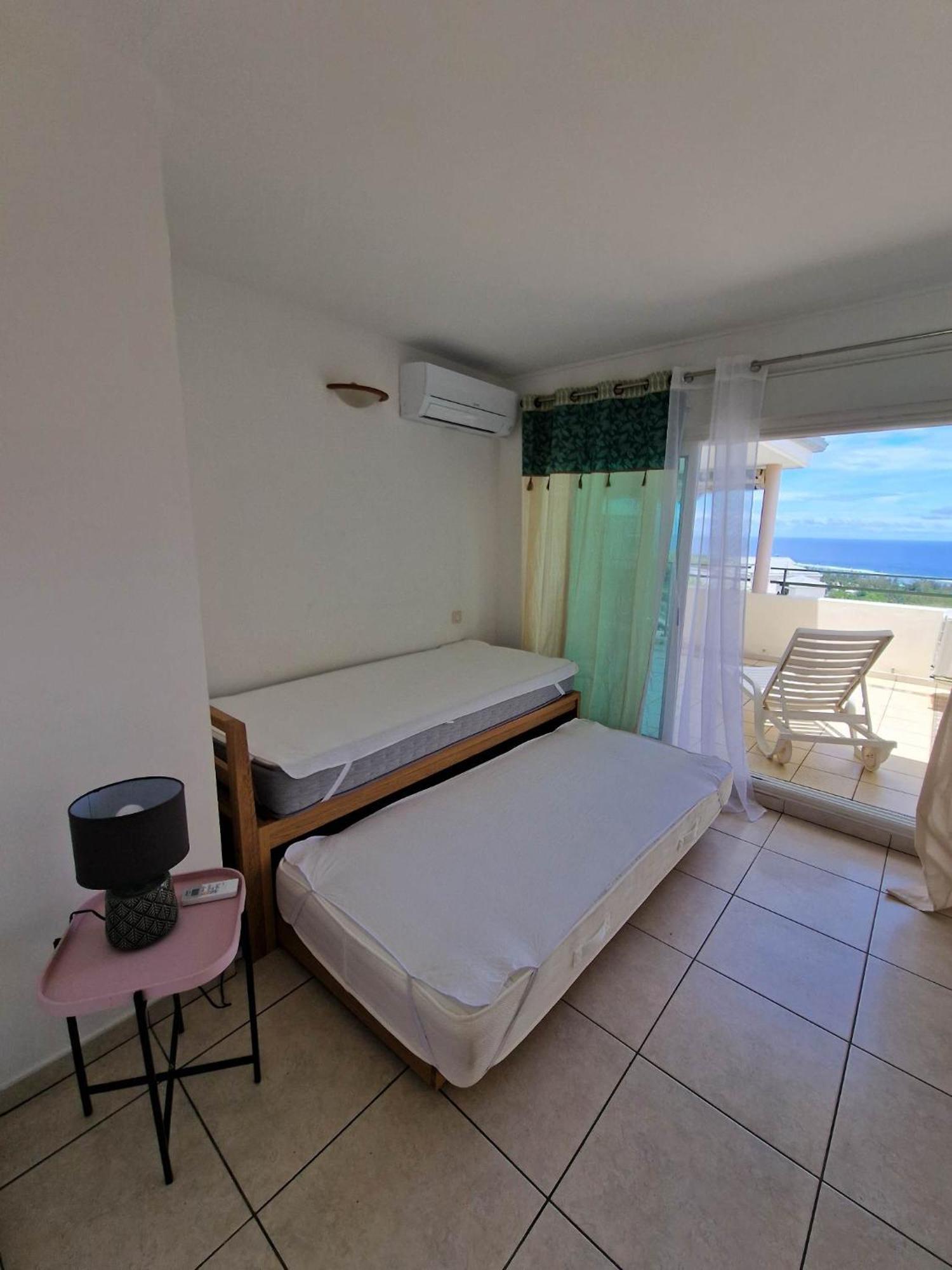 Appartement Villa Sur Le Toit, Vue Mer Saint-Gilles Les Bains Extérieur photo